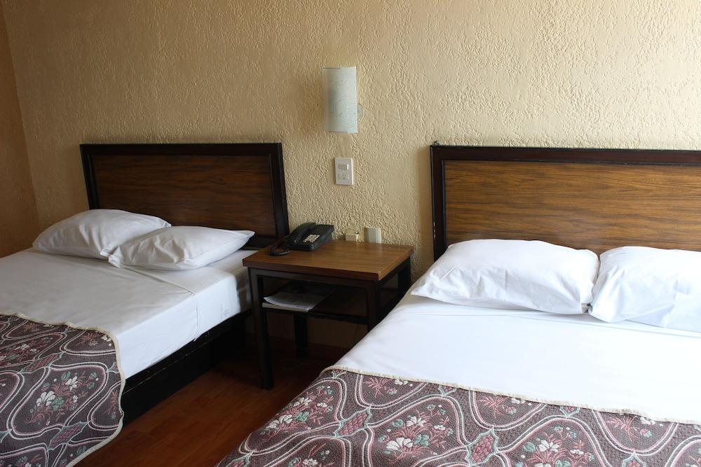 Hotel Del Parque غوادالاجارا المظهر الخارجي الصورة