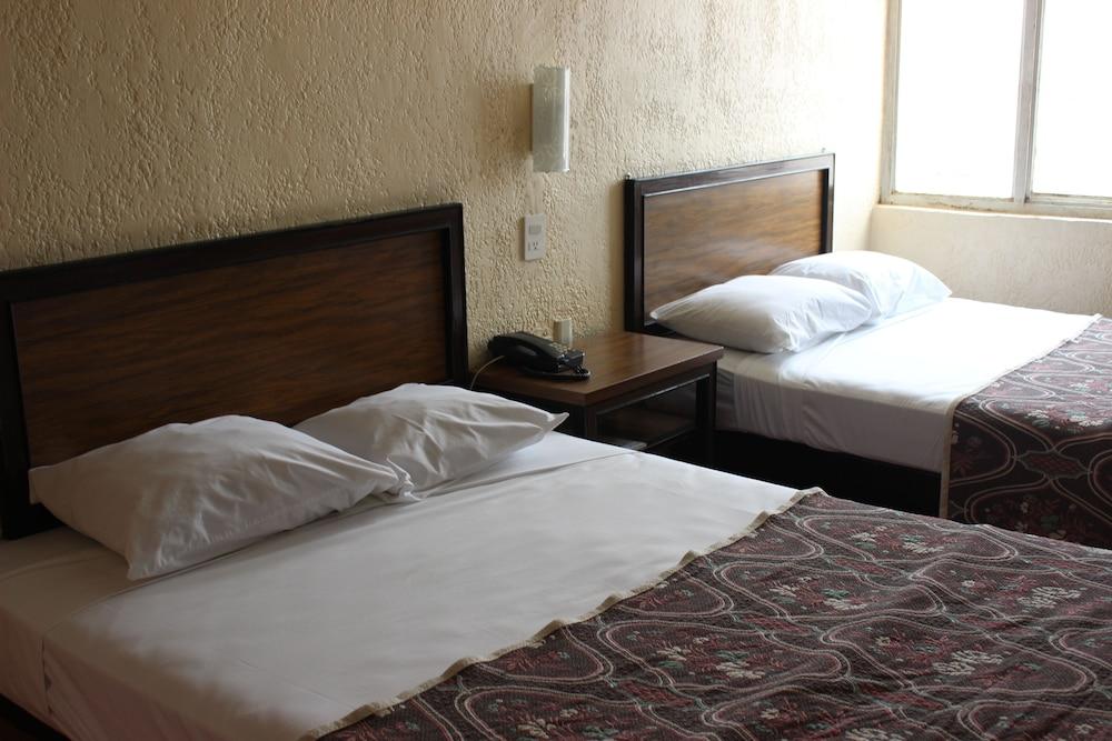 Hotel Del Parque غوادالاجارا المظهر الخارجي الصورة